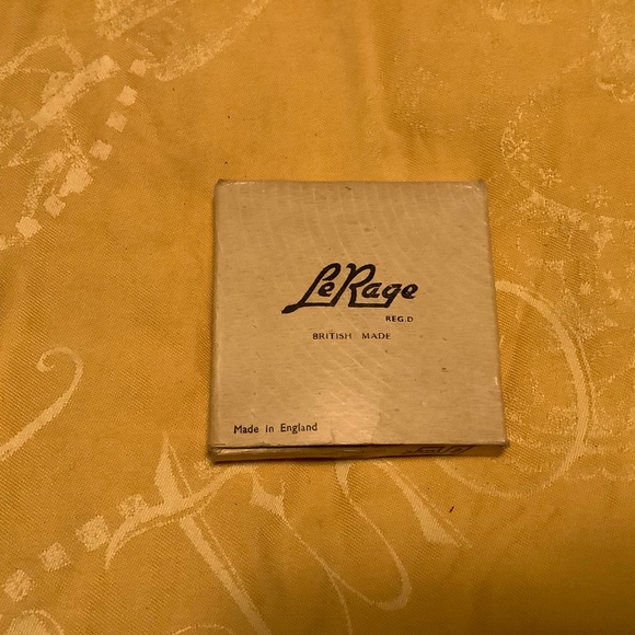 VINTAGE LE RAGE POWDER MAKEUP  COMPACT - Picture 6 of 6